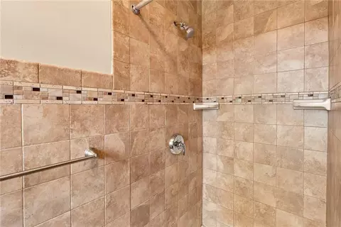 Bath - 6090 Stone Post Rd, Bath, PA 18014 photo 4 of 5