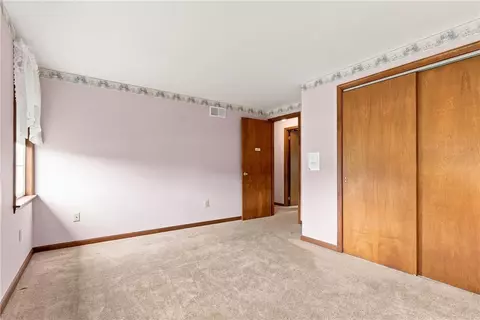 Bedroom - 6090 Stone Post Rd, Bath, PA 18014 photo 5 of 8