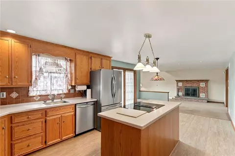 Kitchen - 6090 Stone Post Rd, Bath, PA 18014 photo 4 of 5