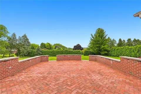 Exterior - 6090 Stone Post Rd, Bath, PA 18014 photo 5 of 7