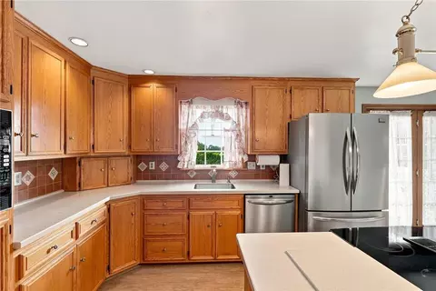 Kitchen - 6090 Stone Post Rd, Bath, PA 18014 photo 5 of 5