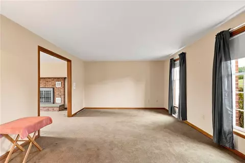 Living - 6090 Stone Post Rd, Bath, PA 18014 photo 1 of 5