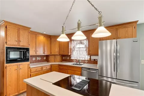 Kitchen - 6090 Stone Post Rd, Bath, PA 18014 photo 3 of 5