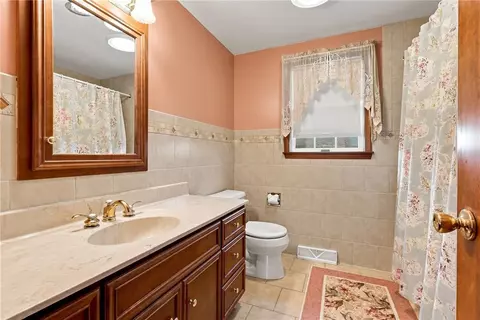 Bath - 6090 Stone Post Rd, Bath, PA 18014 photo 5 of 5