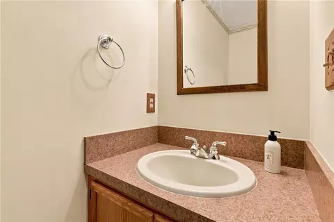 Bath - 6090 Stone Post Rd, Bath, PA 18014 photo 1 of 5
