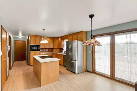 Kitchen - 6090 Stone Post Rd, Bath, PA 18014 photo 2 of 5