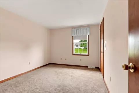 Bedroom - 6090 Stone Post Rd, Bath, PA 18014 photo 7 of 8