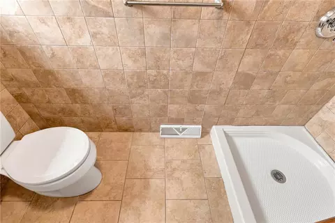 Bath - 6090 Stone Post Rd, Bath, PA 18014 photo 3 of 5