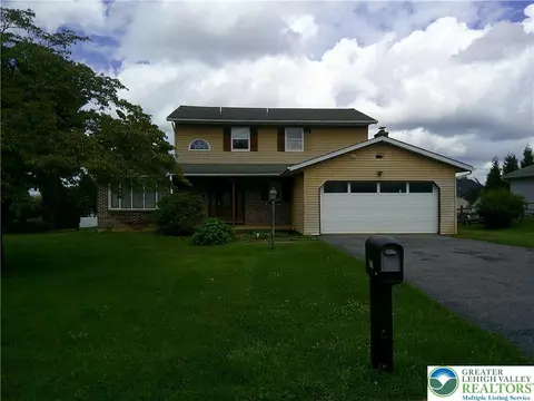901 Apple Blossom Rd, Easton, PA 18040