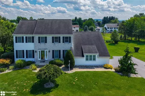 4659 Oakwood Ln, Nazareth, PA 18064