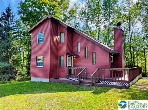11 Meadowview Dr, Lake, PA 18436