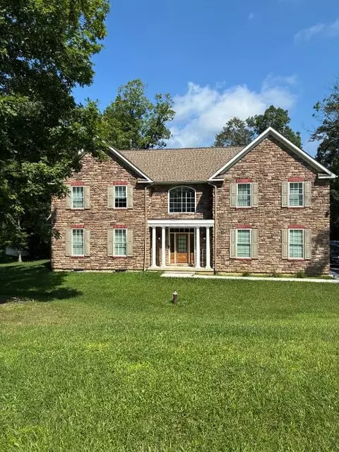 27 Jacoby Run Rd, Mount Bethel, PA 18343