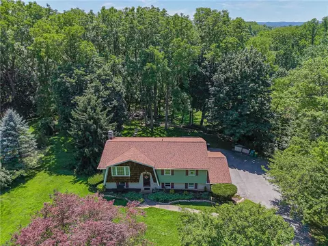 5472 Lower Macungie Rd, Macungie, PA 18062