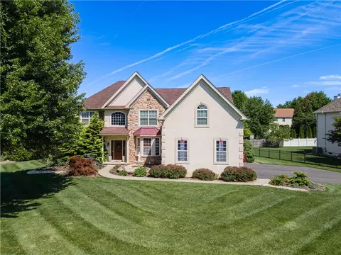 2295 Leigh Dr, Forks Twp, PA 18040