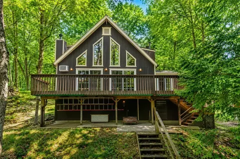 23 Floral Dr, Gouldsboro, PA 18424