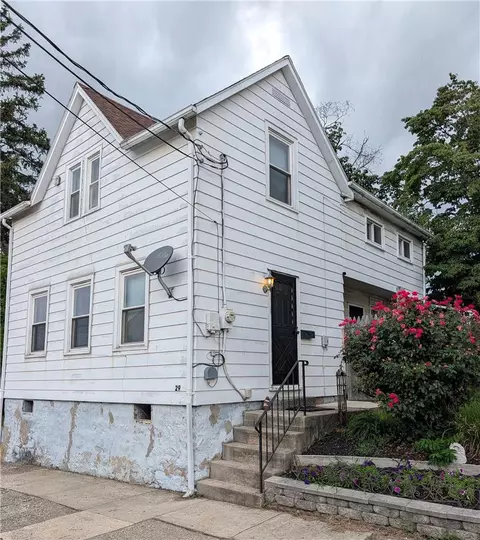 29 E Depot St, Hellertown, PA 18055