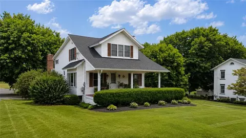 5111 Vera Cruz Rd, Emmaus, PA 18049