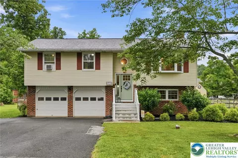 6526 Skyview Ln, Coopersburg, PA 18036