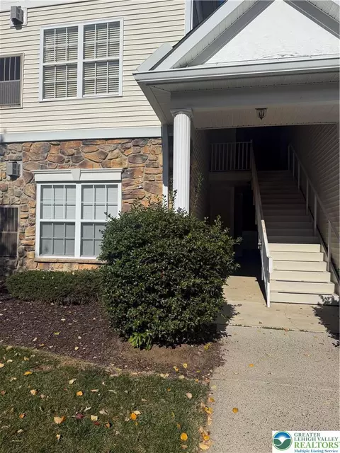 303 Waterford Ter, Williams Twp, PA 18042