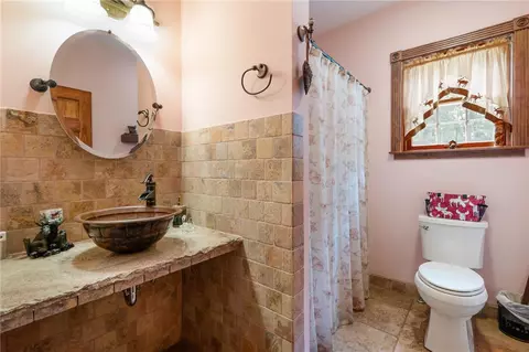 Bath - 1222 Spring Rd, Andreas, PA 18211 photo 1 of 4