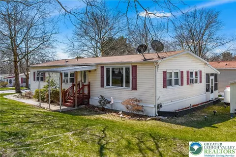 1 Woodsdale, Bath, PA 18014