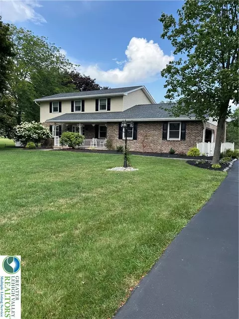 634 Gladys Dr, Nazareth, PA 18064