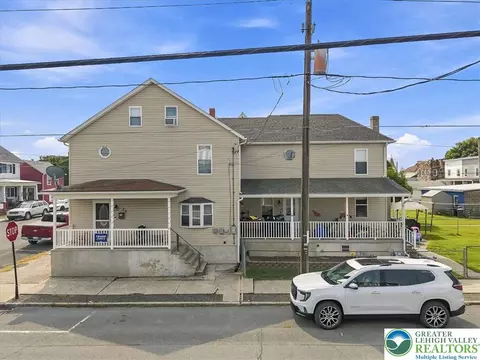 54 E White St, Summit Hill, PA 18250