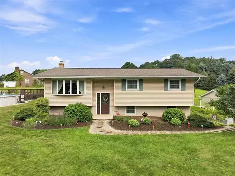 4106 Sycamore Dr, Northampton, PA 18067