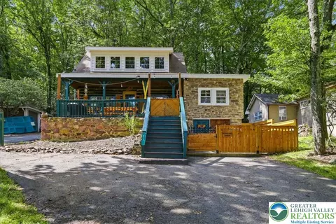 71 S Lake Dr, Lake Harmony, PA 18624