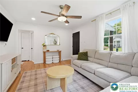 Living - 408 Maple Rd, Hellertown, PA 18055 photo 3 of 5