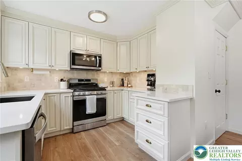 Kitchen - 408 Maple Rd, Hellertown, PA 18055 photo 2 of 6