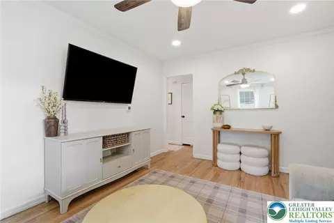 Living - 408 Maple Rd, Hellertown, PA 18055 photo 4 of 5