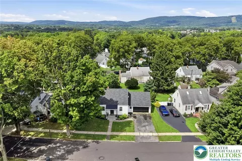 View/Area - 408 Maple Rd, Hellertown, PA 18055 photo 5 of 6
