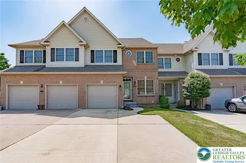 6608 Mine Dr, Macungie, PA 18062