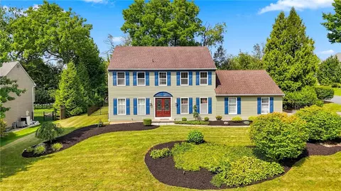 2302 Stonewall Dr, Macungie, PA 18062