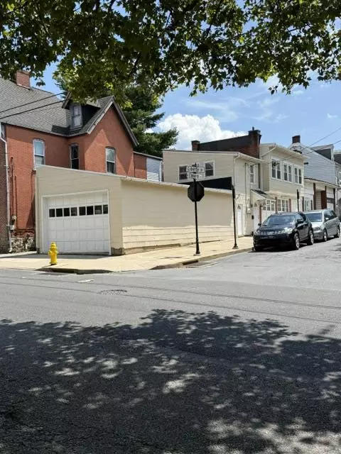 1044 W Liberty St, Allentown, PA 18102