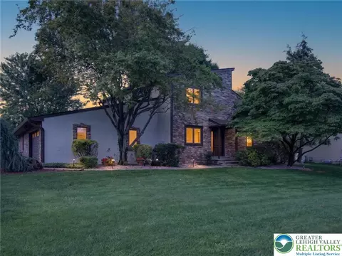 4497 Meadow Dr, Nazareth, PA 18064