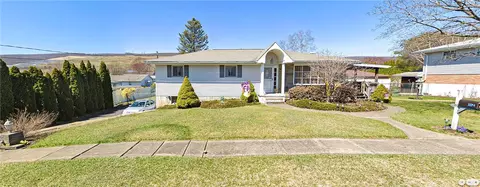 104 Mackie Ln, Taylor, PA 18517