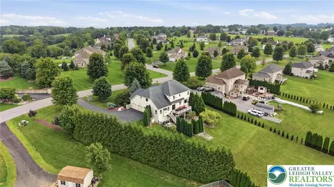 View/Area - 245 E Dell Rd, Bath, PA 18014 photo 5 of 7