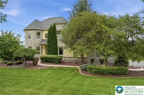 Exterior - 245 E Dell Rd, Bath, PA 18014 photo 10 of 12