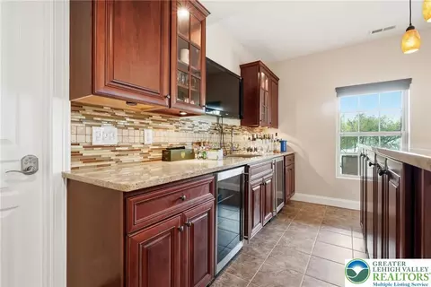 Kitchen - 245 E Dell Rd, Bath, PA 18014 photo 6 of 9