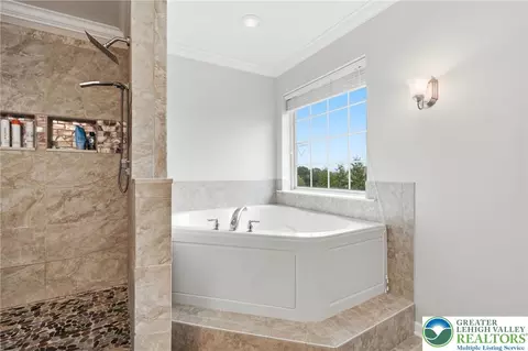 Bath - 245 E Dell Rd, Bath, PA 18014 photo 4 of 10