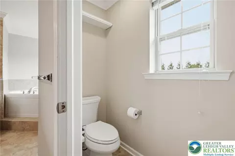 Bath - 245 E Dell Rd, Bath, PA 18014 photo 5 of 10