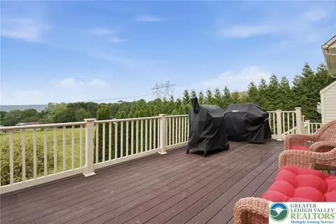 Exterior - 245 E Dell Rd, Bath, PA 18014 photo 4 of 12
