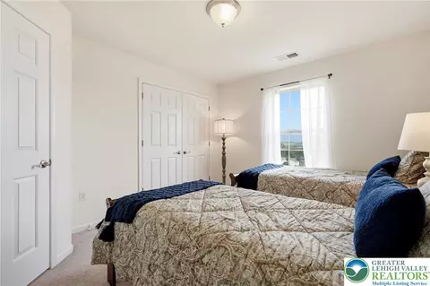 Bedroom - 245 E Dell Rd, Bath, PA 18014 photo 8 of 11
