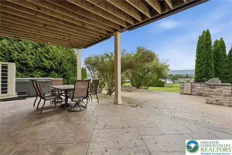 Exterior - 245 E Dell Rd, Bath, PA 18014 photo 7 of 12