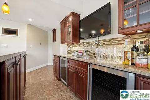 Kitchen - 245 E Dell Rd, Bath, PA 18014 photo 9 of 9