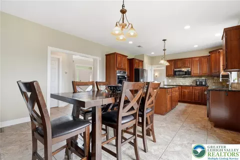 Dining - 245 E Dell Rd, Bath, PA 18014 photo 6 of 8