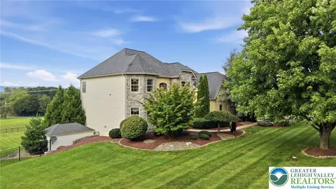 Exterior - 245 E Dell Rd, Bath, PA 18014 photo 11 of 12