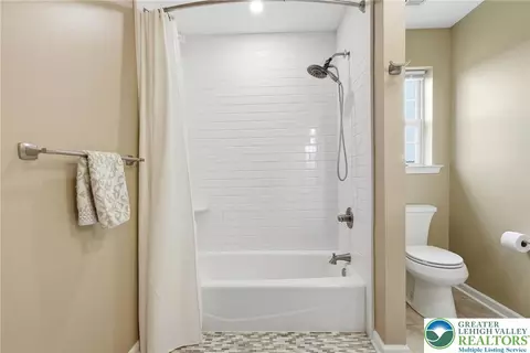 Bath - 245 E Dell Rd, Bath, PA 18014 photo 6 of 10